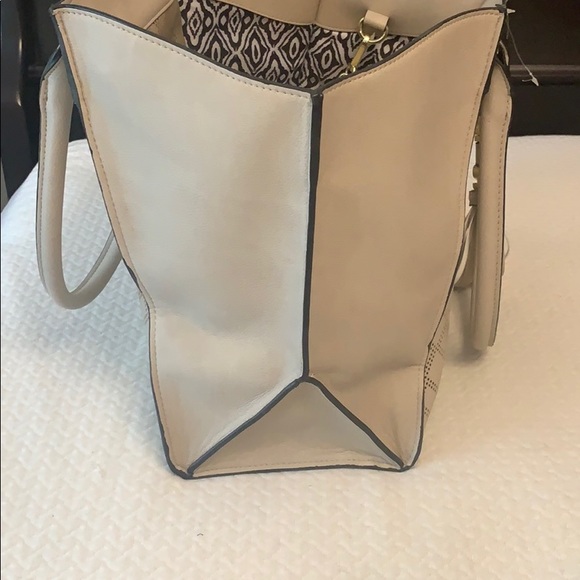 Handbag - Picture 2 of 6